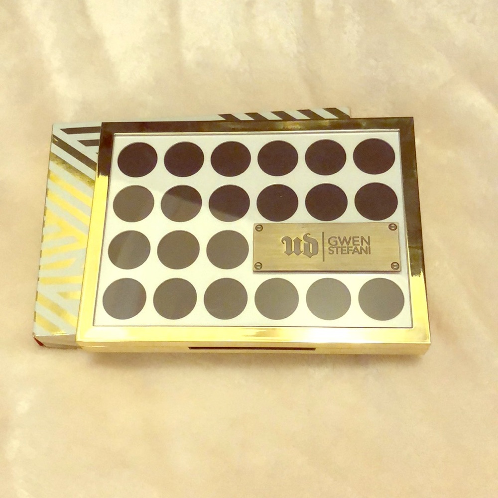Urban Decay Gwen Stefani eyeshadow palette